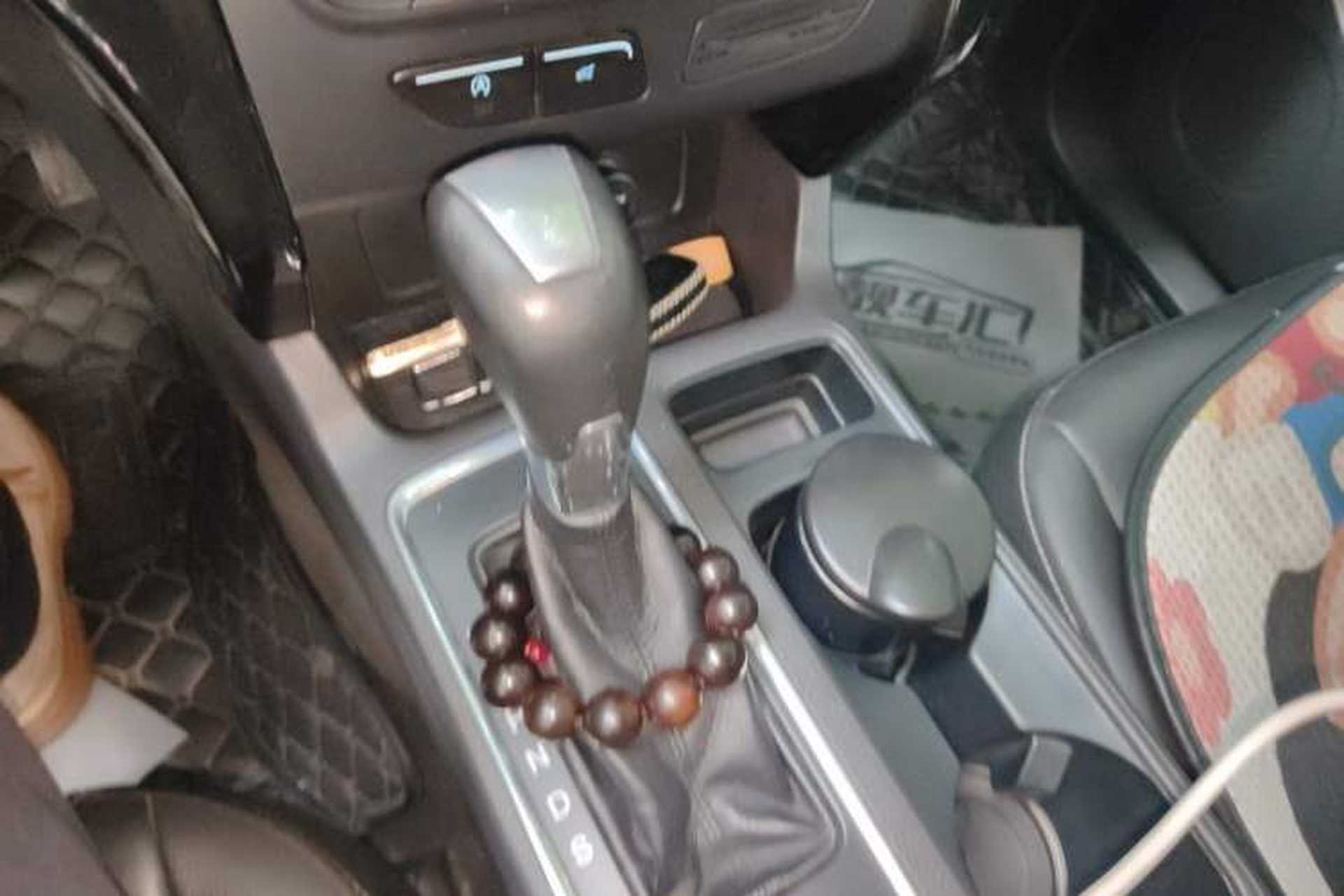 Used Ford Kuga 2017 EcoBoost 180 Two-Wheel-Drive Luxury Wing Edition Gear Lever