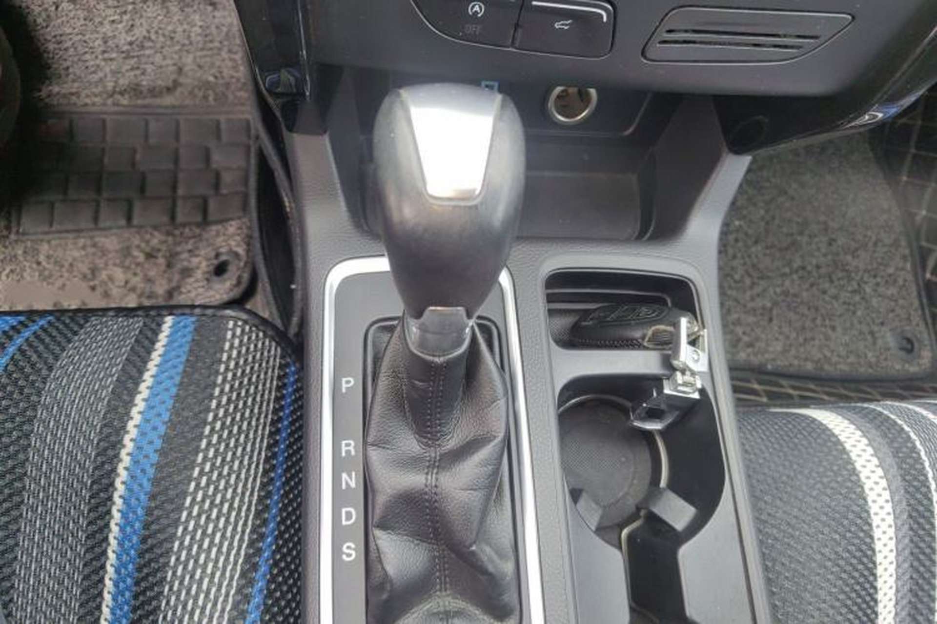Used Ford Kuga 2017 EcoBoost 180 Two-Wheel-Drive Luxury Wing Edition Gear Lever