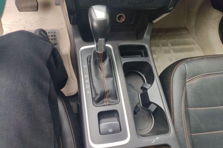 Used Ford Kuga 2017 EcoBoost 245 Four-Wheel-Drive Sport Model Gear Lever