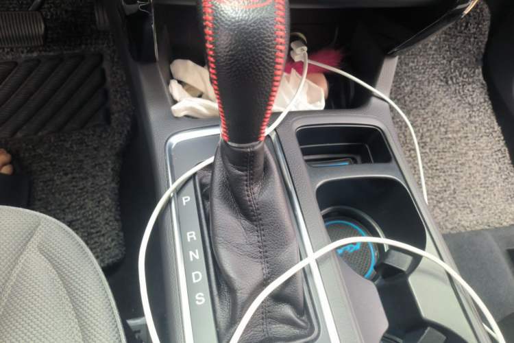 Used Ford Kuga 2017 EcoBoost 245 Four-Wheel Drive Titanium Edition Gear Lever