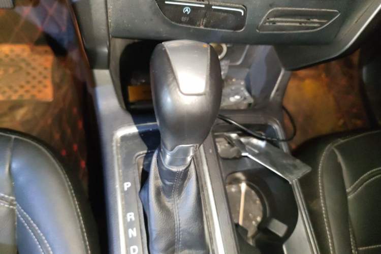 Used Ford Kuga 2017 EcoBoost 180 Two-Wheel-Drive Tiger Leap Model Gear Lever