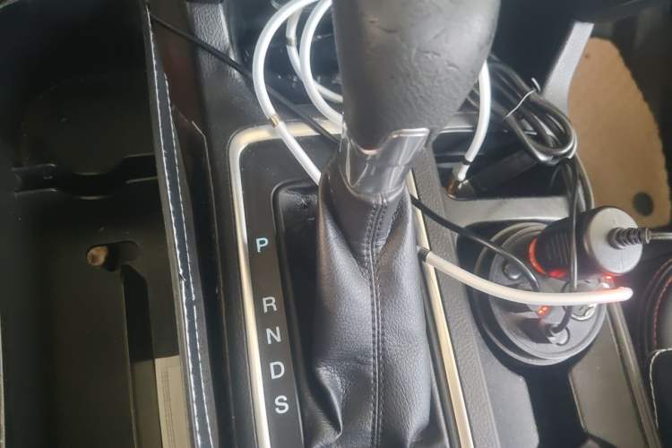 Used Ford Kuga 2017 EcoBoost 180 Two-Wheel-Drive Luxury Wing Edition Gear Lever