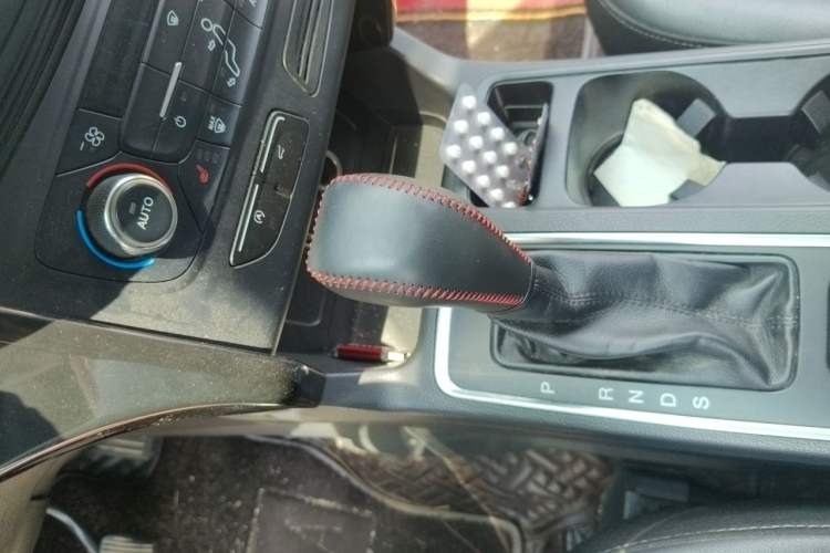 Used Ford Kuga 2017 EcoBoost 245 Four-Wheel Drive Platinum Edition Gear Lever