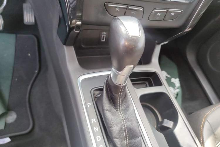Used Ford Kuga 2017 EcoBoost 245 Four-Wheel-Drive Sport Model Gear Lever