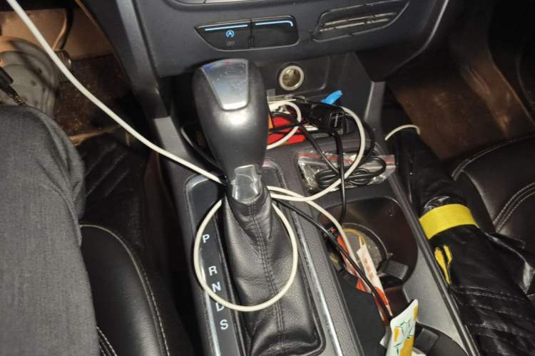 Used Ford Kuga 2017 EcoBoost 180 Two-Wheel-Drive Platinum Edition Gear Lever