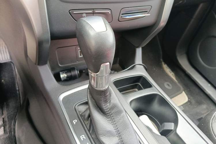 Used Ford Kuga 2017 EcoBoost 180 Two-Wheel-Drive Tiger Leap Model Gear Lever