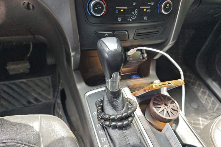 Used Ford Kuga 2017 EcoBoost 180 Two-Wheel-Drive Platinum Edition Gear Lever