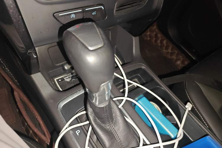Used Ford Kuga 2017 EcoBoost 180 Two-Wheel-Drive Luxury Wing Edition Gear Lever