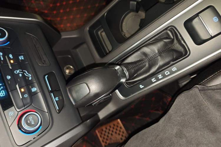 Used Ford Kuga 2017 EcoBoost 180 Two-Wheel-Drive Tiger Leap Model Gear Lever