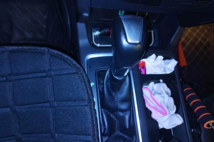 Used Ford Kuga 2017 EcoBoost 180 Two-Wheel-Drive Tiger Leap Model Gear Lever