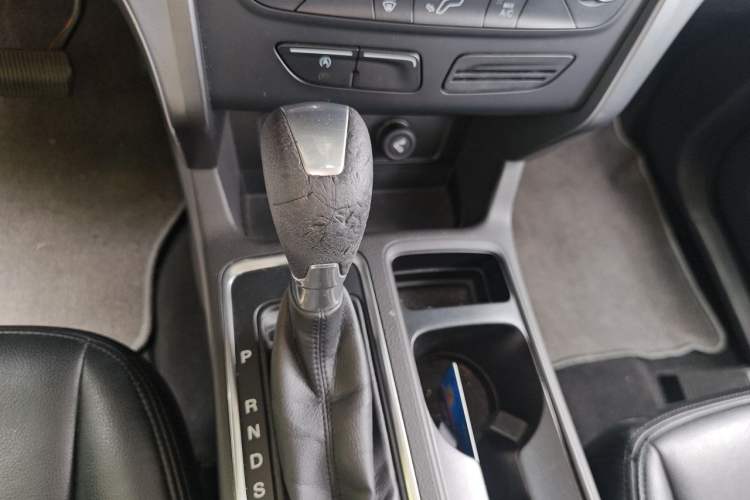 Used Ford Kuga 2017 EcoBoost 180 Two-Wheel-Drive Elite Trim Gear Lever
