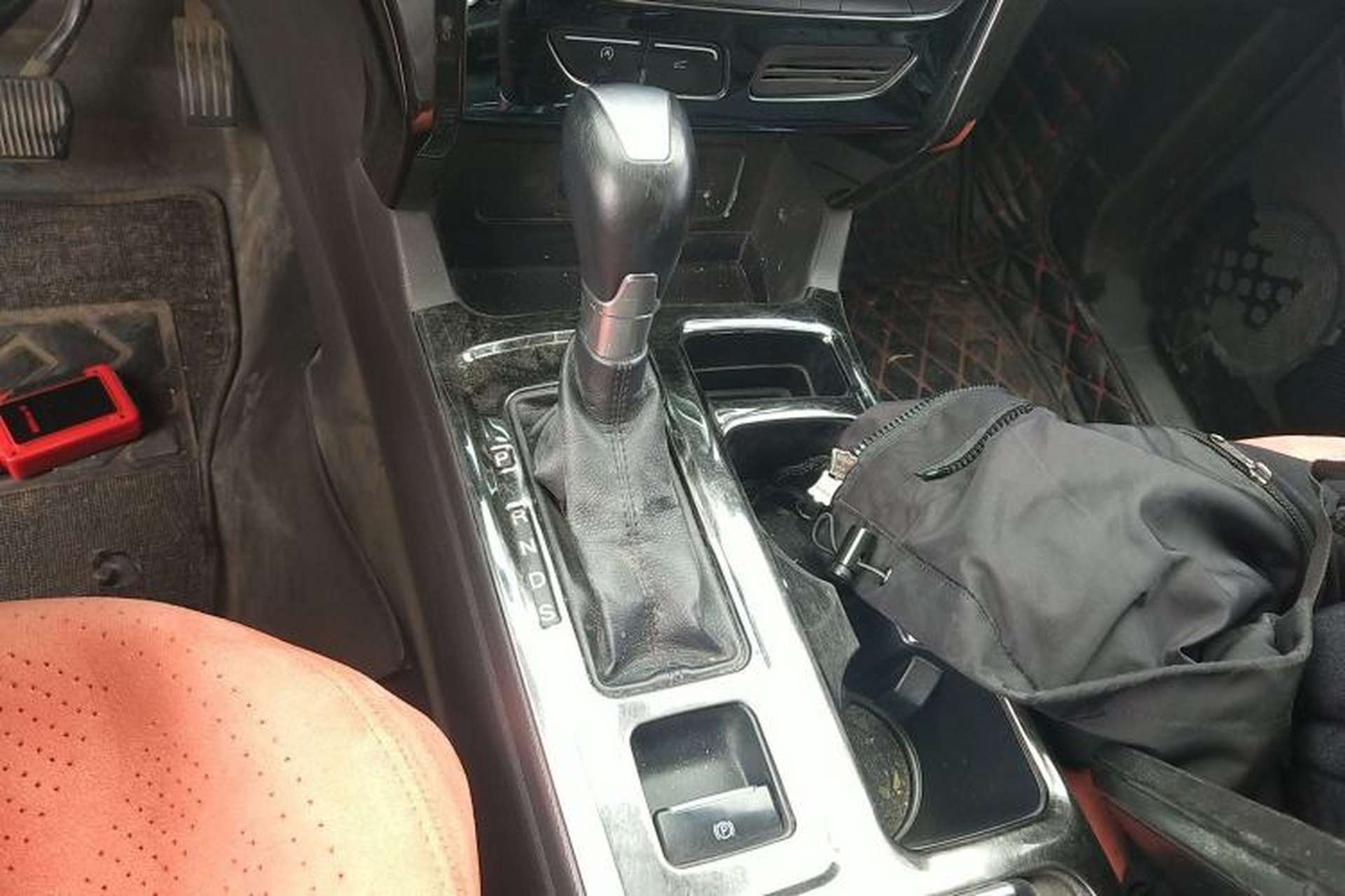 Used Ford Kuga 2017 EcoBoost 180 Two-Wheel-Drive Luxury Wing Edition Gear Lever