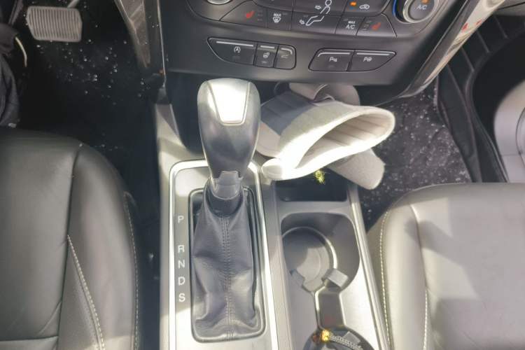 Used Ford Kuga 2017 EcoBoost 245 Four-Wheel Drive Titanium Edition Gear Lever
