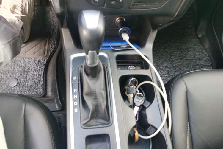 Used Ford Kuga 2017 EcoBoost 180 Two-Wheel-Drive Luxury Wing Edition Gear Lever
