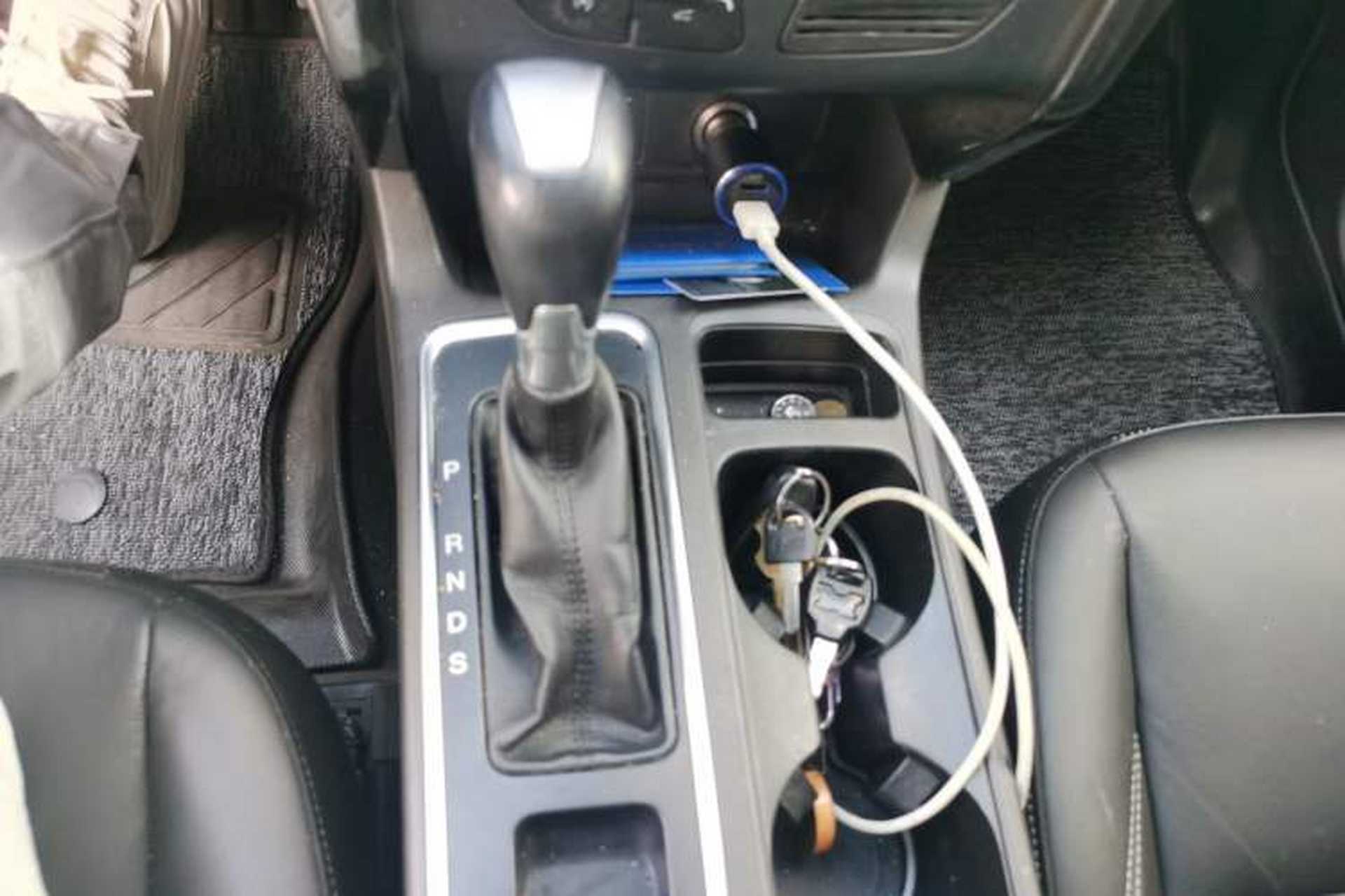 Used Ford Kuga 2017 EcoBoost 180 Two-Wheel-Drive Luxury Wing Edition Gear Lever