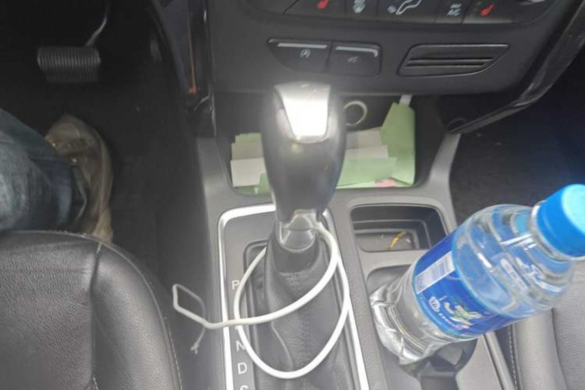 Used Ford Kuga 2017 EcoBoost 180 Two-Wheel-Drive Luxury Wing Edition Gear Lever