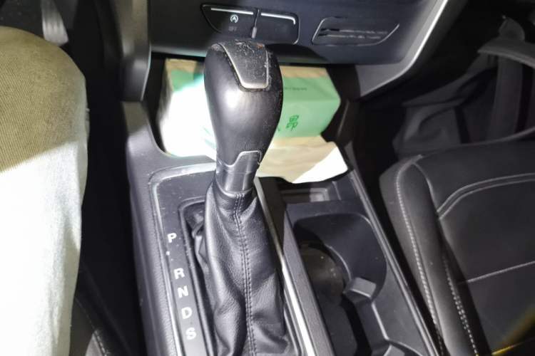 Used Ford Kuga 2017 EcoBoost 180 Two-Wheel-Drive Platinum Edition Gear Lever