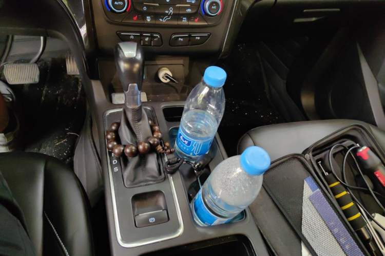 Used Ford Kuga 2017 EcoBoost 245 Four-Wheel Drive Titanium Edition Gear Lever