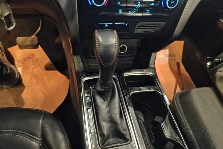 Used Ford Kuga 2017 EcoBoost 180 Two-Wheel-Drive Tiger Leap Model Gear Lever