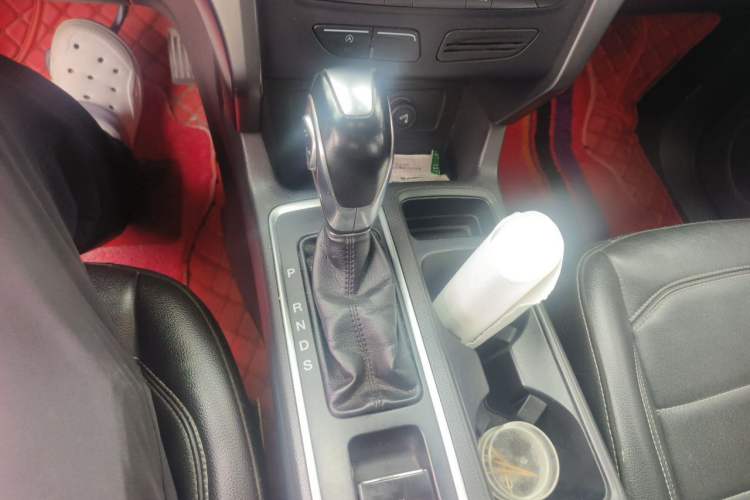 Used Ford Kuga 2017 EcoBoost 180 Two-Wheel-Drive Tiger Leap Model Gear Lever