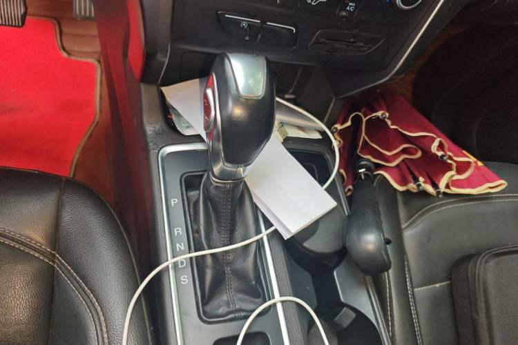 Used Ford Kuga 2017 EcoBoost 180 Two-Wheel-Drive Elite Trim Gear Lever