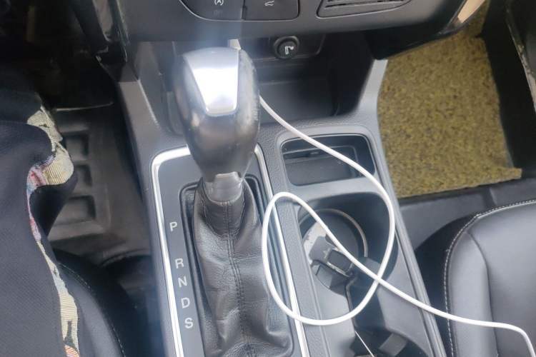 Used Ford Kuga 2017 EcoBoost 180 Two-Wheel-Drive Luxury Wing Edition Gear Lever