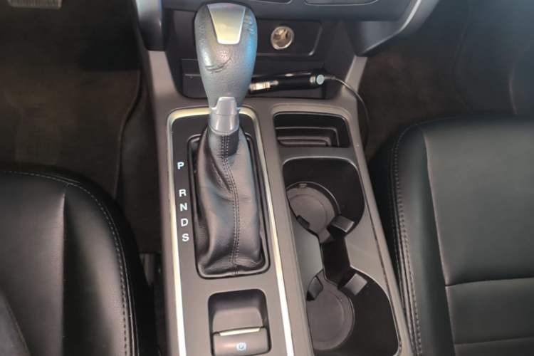 Used Ford Kuga 2017 EcoBoost 180 Two-Wheel-Drive Elite Trim Gear Lever