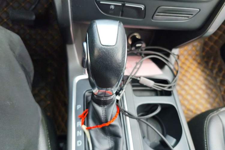 Used Ford Kuga 2017 EcoBoost 180 Two-Wheel-Drive Tiger Leap Model Gear Lever
