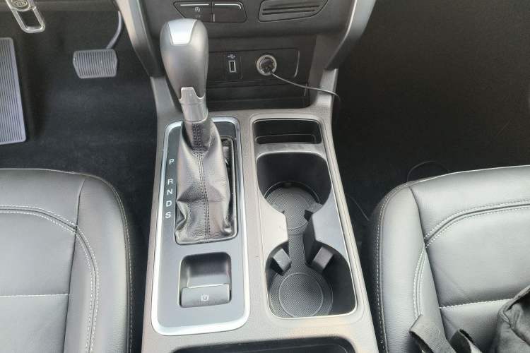 Used Ford Kuga 2017 EcoBoost 180 Two-Wheel-Drive Platinum Edition Gear Lever