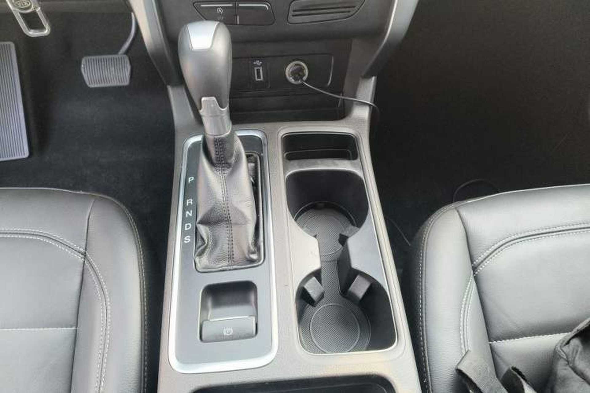 Used Ford Kuga 2017 EcoBoost 180 Two-Wheel-Drive Platinum Edition Gear Lever
