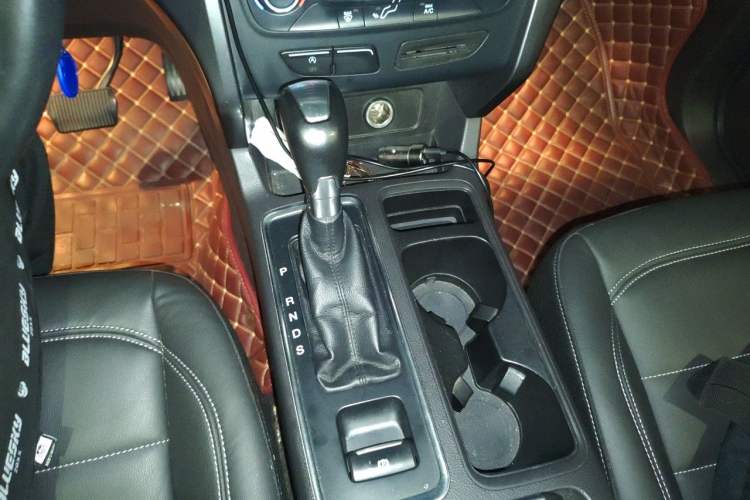 Used Ford Kuga 2017 EcoBoost 180 Two-Wheel-Drive Platinum Edition Gear Lever