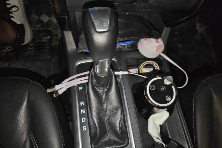 Used Ford Kuga 2017 EcoBoost 180 Two-Wheel-Drive Luxury Wing Edition Gear Lever