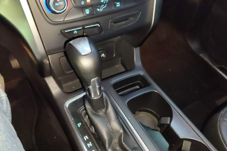 Used Ford Kuga 2017 EcoBoost 180 Two-Wheel-Drive Platinum Edition Gear Lever
