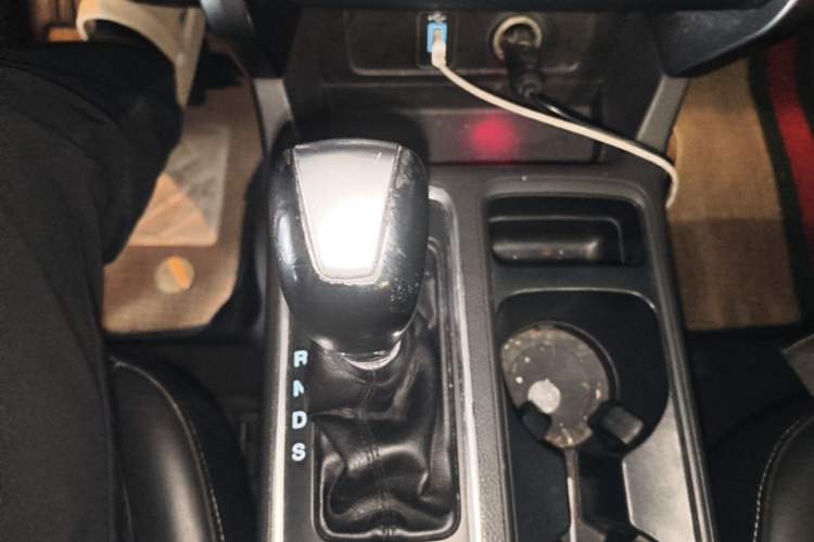 Used Ford Kuga 2017 EcoBoost 180 Two-Wheel-Drive Platinum Edition Gear Lever