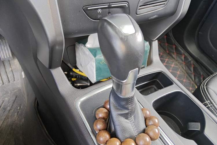 Used Ford Kuga 2017 EcoBoost 180 Two-Wheel-Drive Elite Trim Gear Lever
