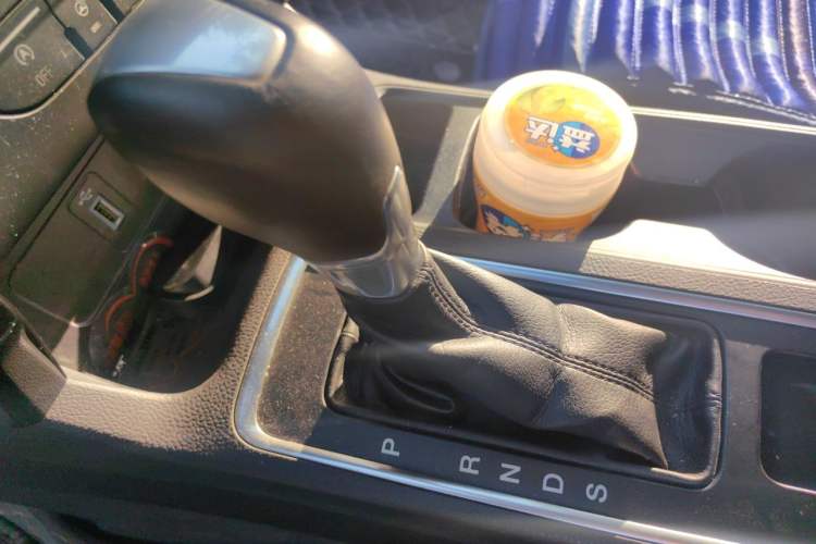 Used Ford Kuga 2017 EcoBoost 245 Four-Wheel Drive Titanium Edition Gear Lever