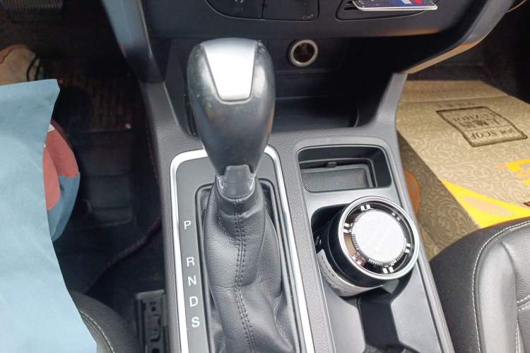 Used Ford Kuga 2017 EcoBoost 180 Two-Wheel-Drive Platinum Edition Gear Lever