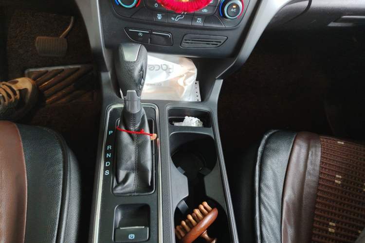 Used Ford Kuga 2017 EcoBoost 180 Two-Wheel-Drive Elite Trim Gear Lever