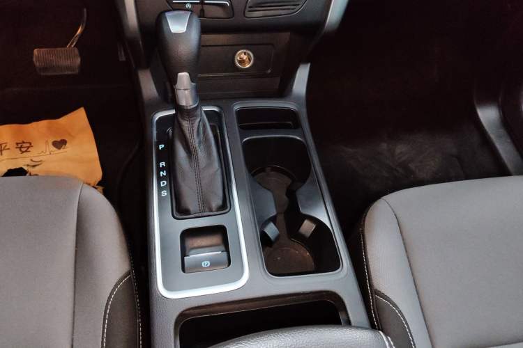 Used Ford Kuga 2017 EcoBoost 180 Two-Wheel-Drive Elite Trim Gear Lever