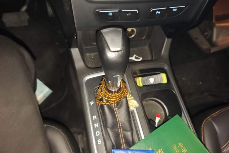 Used Ford Kuga 2017 EcoBoost 245 Four-Wheel-Drive Sport Model Gear Lever