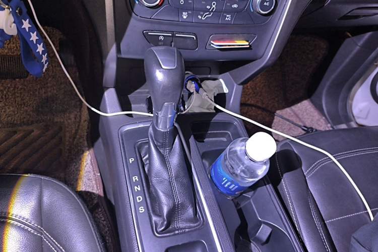 Used Ford Kuga 2017 EcoBoost 180 Two-Wheel-Drive Platinum Edition Gear Lever