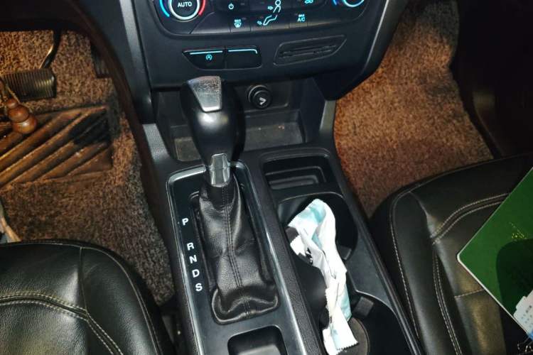 Used Ford Kuga 2017 EcoBoost 180 Two-Wheel-Drive Tiger Leap Model Gear Lever