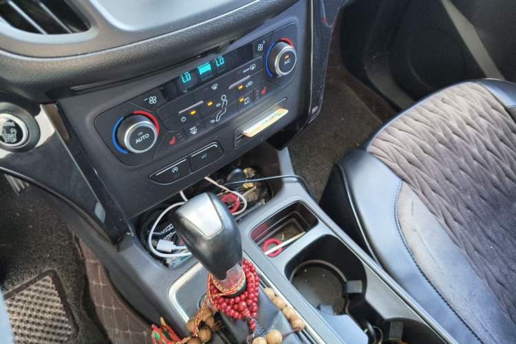 Used Ford Kuga 2017 EcoBoost 180 Two-Wheel-Drive Luxury Wing Edition Gear Lever