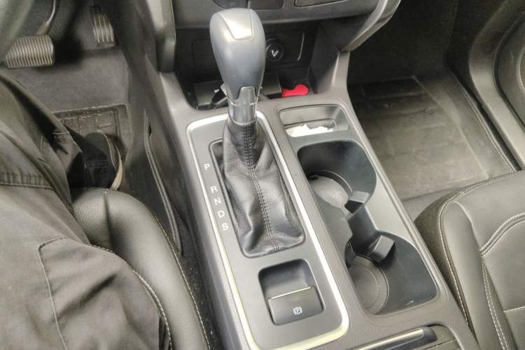 Used Ford Kuga 2017 EcoBoost 180 Two-Wheel-Drive Platinum Edition Gear Lever