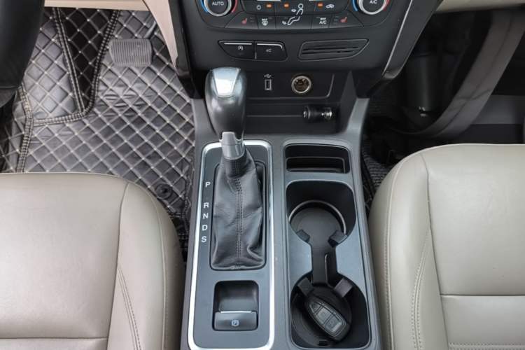 Used Ford Kuga 2017 EcoBoost 180 Four-Wheel Drive Luxury Wing Model Gear Lever
