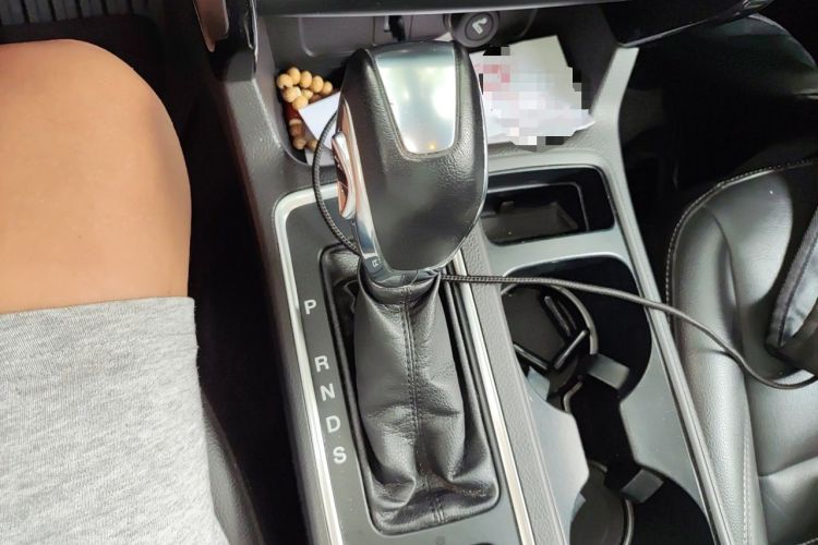 Used Ford Kuga 2017 EcoBoost 180 Two-Wheel-Drive Luxury Wing Edition Gear Lever