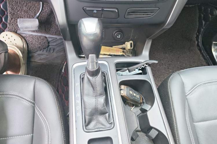 Used Ford Kuga 2017 EcoBoost 180 Two-Wheel-Drive Tiger Leap Model Gear Lever