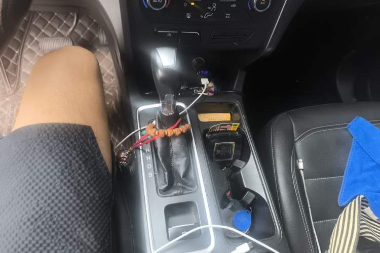 Used Ford Kuga 2017 EcoBoost 180 Two-Wheel-Drive Platinum Edition Gear Lever