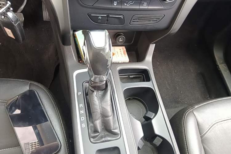 Used Ford Kuga 2017 EcoBoost 180 Two-Wheel-Drive Tiger Leap Model Gear Lever