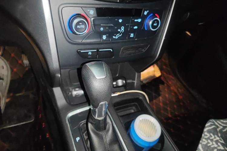 Used Ford Kuga 2017 EcoBoost 180 Two-Wheel-Drive Elite Trim Gear Lever